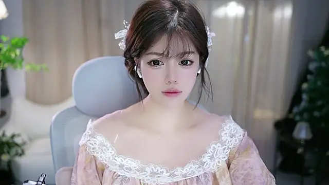 Snapshot of Fortune2Me chatting on October 26, 2025, 5:19 am Fortune2Me online show from October 26, 2025, 5:19 am