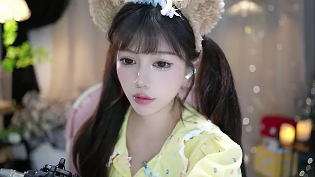 Snapshot of Fortune2Me chatting on September 18, 2025, 5:10 am Fortune2Me online show from September 18, 2025, 5:10 am