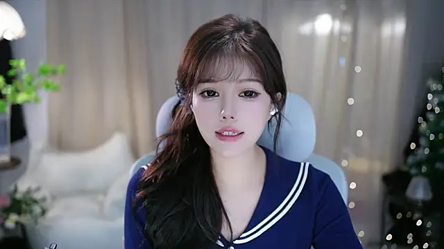 Snapshot of Fortune2Me chatting on October 23, 2025, 5:17 am Fortune2Me online show from October 23, 2025, 5:17 am