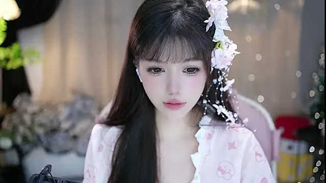 Snapshot of Fortune2Me chatting on September 24, 2025, 5:14 am Fortune2Me online show from September 24, 2025, 5:14 am