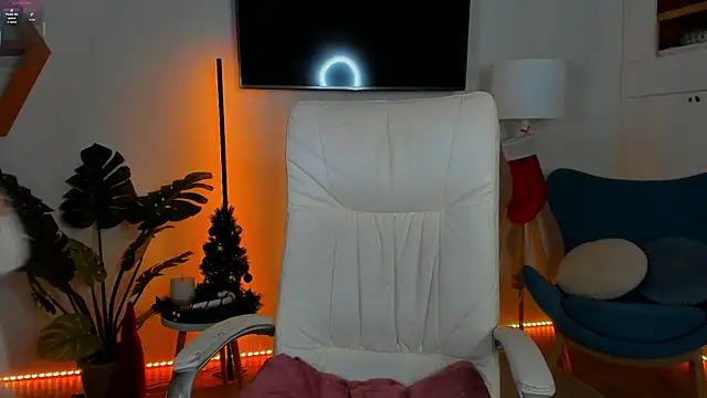 Baby  Lola online show from December 19, 2025, 7:11 am