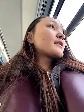 KissMeEva online show from October 3, 2025, 7:32 am