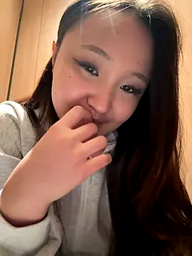 KissMeEva online show from October 8, 2025, 2:40 pm