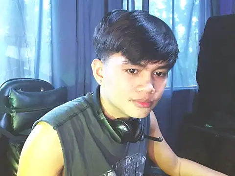 Snapshot of Alexx_143 chatting on September 24, 2025, 4:08 am Alexx 143 online show from September 24, 2025, 4:08 am