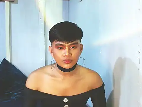 Snapshot of Alexx_143 chatting on October 4, 2025, 6:15 am Alexx 143 online show from October 4, 2025, 6:15 am