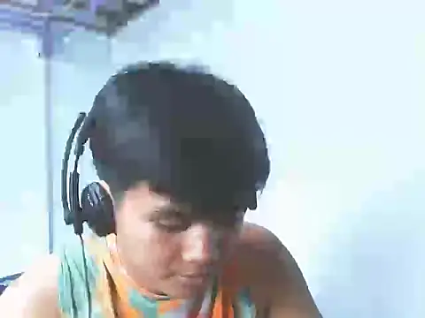 Snapshot of Alexx_143 chatting on September 15, 2025, 5:52 am Alexx 143 online show from September 15, 2025, 5:52 am