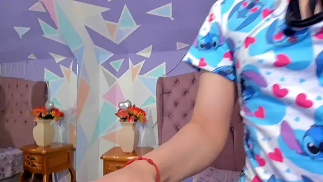 CloeyGraweing online show from December 1, 2025, 11:44 am