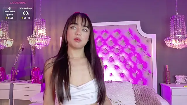 TifannyWolf  online show from September 30, 2025, 4:07 am