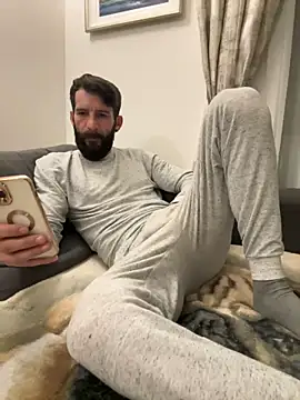 Snapshot of Michel_huge chatting on October 29, 2025, 6:01 am Michel huge online show from October 29, 2025, 6:01 am