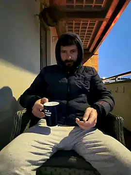 Snapshot of Michel_huge chatting on October 28, 2025, 6:45 am Michel huge online show from October 28, 2025, 6:45 am