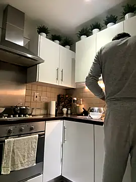 Michel huge online show from November 11, 2025, 7:14 am