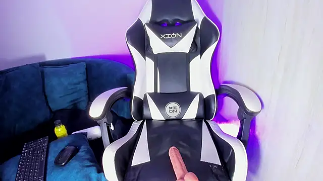 SafiroBlake online show from October 18, 2025, 4:36 am