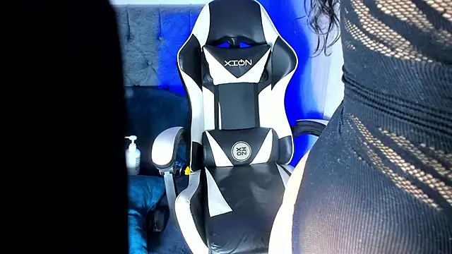 SafiroBlake online show from October 9, 2025, 4:13 am