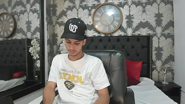 Snapshot of Marcus_Jeron chatting on October 31, 2025, 9:00 pm Marcus Jeron online show from October 31, 2025, 9:00 pm