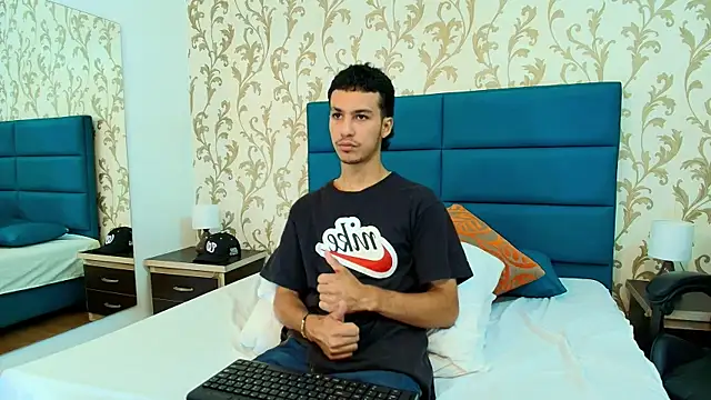 Snapshot of Marcus_Jeron chatting on September 25, 2025, 10:49 pm Marcus Jeron online show from September 25, 2025, 10:49 pm