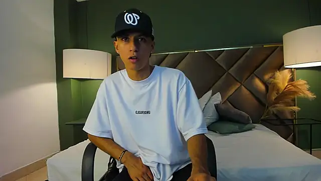 Snapshot of Marcus_Jeron chatting on October 12, 2025, 4:14 am Marcus Jeron online show from October 12, 2025, 4:14 am