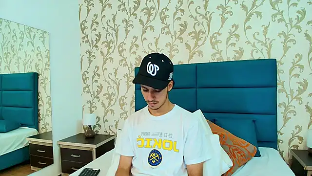 Snapshot of Marcus_Jeron chatting on October 1, 2025, 11:08 pm Marcus Jeron online show from October 1, 2025, 11:08 pm