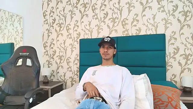 Snapshot of Marcus_Jeron chatting on September 29, 2025, 11:10 pm Marcus Jeron online show from September 29, 2025, 11:10 pm