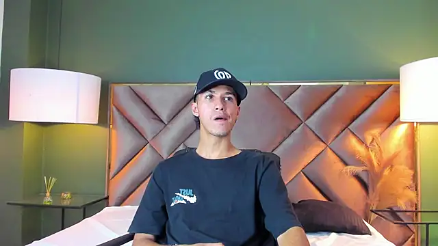 Snapshot of Marcus_Jeron chatting on September 20, 2025, 4:17 am Marcus Jeron online show from September 20, 2025, 4:17 am