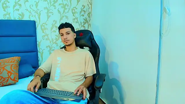 Snapshot of Marcus_Jeron chatting on September 8, 2025, 5:12 pm Marcus Jeron online show from September 8, 2025, 5:12 pm