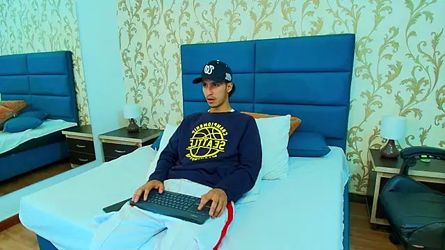 Snapshot of Marcus_Jeron chatting on September 27, 2025, 12:39 am Marcus Jeron online show from September 27, 2025, 12:39 am