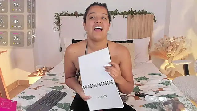 Snapshot of Camila_Bustamante chatting on January 6, 2026, 4:00 pm Camila Bustamante online show from January 6, 2026, 4:00 pm