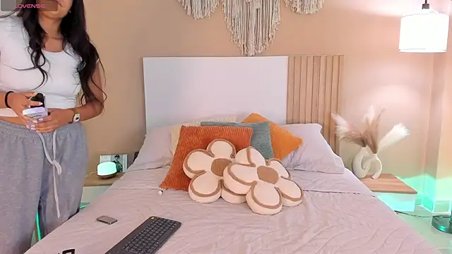 Snapshot of Camila_Bustamante chatting on February 18, 2026, 3:30 pm Camila Bustamante online show from February 18, 2026, 3:30 pm