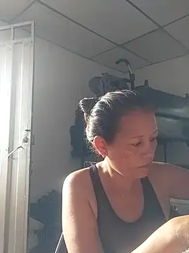 marinita13 online show from November 26, 2025, 8:09 pm