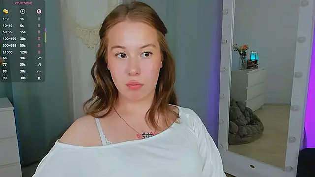 LanaRoselle online show from May 5, 2026, 9:18 pm
