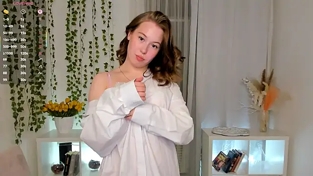LanaRoselle online show from May 1, 2026, 9:31 pm