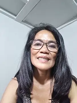 Snapshot of ImYourWoman_55 chatting on June 14, 2026, 8:37 am ImYourWoman 55 online show from June 14, 2026, 8:37 am