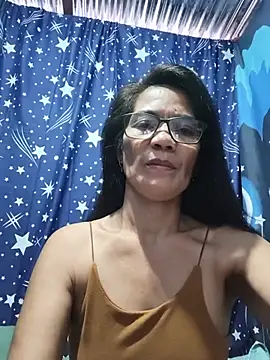 Snapshot of ImYourWoman_55 chatting on August 9, 2026, 9:32 pm ImYourWoman 55 online show from August 9, 2026, 9:32 pm