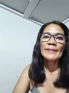 Snapshot of ImYourWoman_55 chatting on July 4, 2026, 3:05 pm ImYourWoman 55 online show from July 4, 2026, 3:05 pm