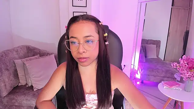 July Adams online show from November 13, 2025, 4:05 am