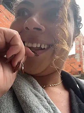 Snapshot of Chloe_Leaozinho chatting on May 27, 2026, 3:41 pm Chloe Leaozinho online show from May 27, 2026, 3:41 pm