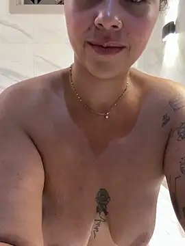 Chloe Leaozinho online show from April 6, 2026, 11:50 pm