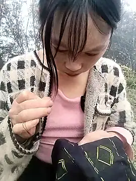 Snapshot of Tiyir597 chatting on February 10, 2026, 3:27 am Tiyir597 online show from February 10, 2026, 3:27 am