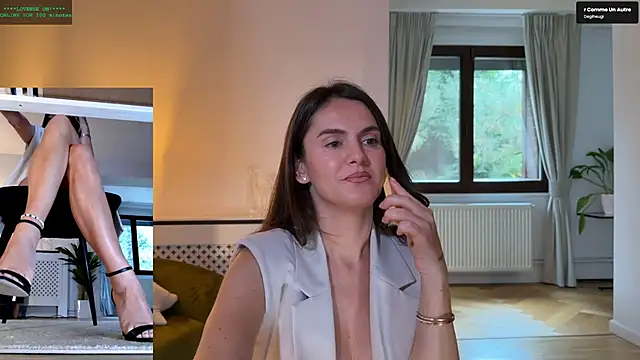 Snapshot of LegswAttitude chatting on October 6, 2025, 8:04 am LegswAttitude online show from October 6, 2025, 8:04 am