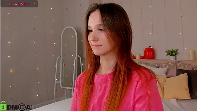 Eva Hollowey online show from October 25, 2025, 9:52 am