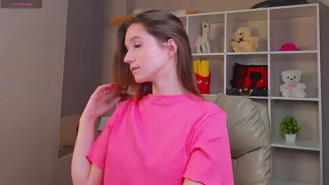 Eva Hollowey online show from September 29, 2025, 10:22 am