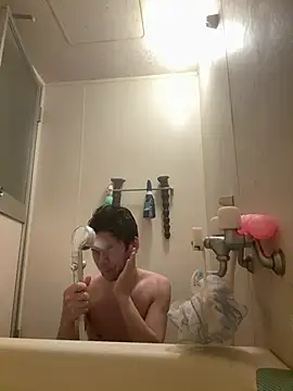 suzaku1229 online show from April 13, 2026, 10:52 am