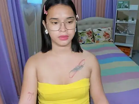 SeductiveAppleTS online show from May 19, 2026, 5:36 am