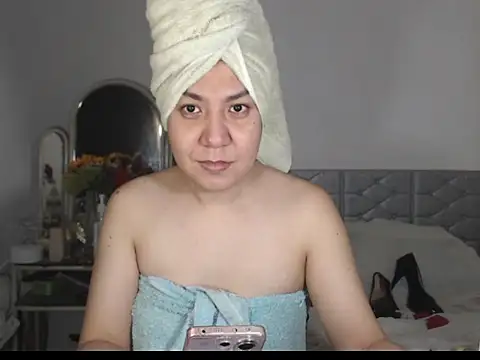 Snapshot of stellahugeX chatting on October 18, 2025, 7:43 am stellahugeX online show from October 18, 2025, 7:43 am