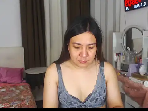 stellahugeX online show from May 14, 2026, 8:39 pm