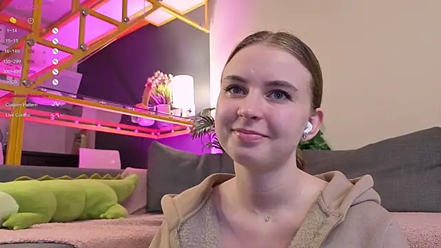 FlexiPixie online show from October 14, 2025, 8:15 am