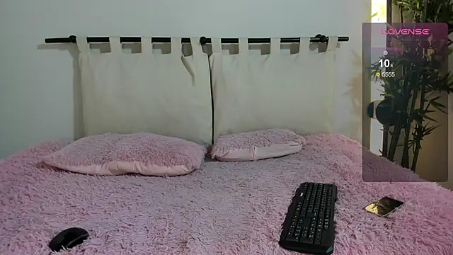 ashly jones  online show from October 10, 2025, 4:46 am