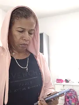 Snapshot of Merybeks chatting on October 14, 2025, 10:38 am Merybeks online show from October 14, 2025, 10:38 am