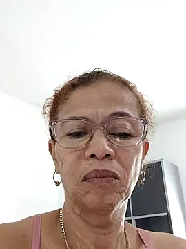 Snapshot of Merybeks chatting on September 30, 2025, 10:43 am Merybeks online show from September 30, 2025, 10:43 am