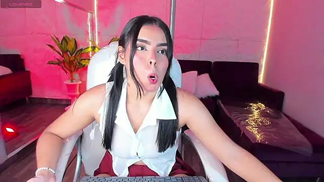 LovelyEyesx online show from September 27, 2025, 5:19 pm