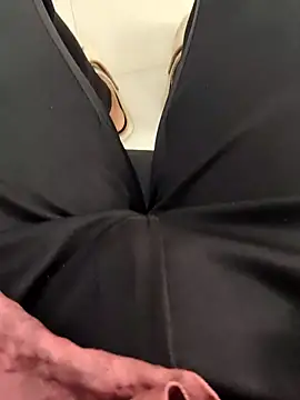 ddllrr224 online show from November 5, 2025, 5:32 am